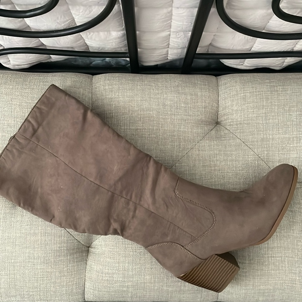 Women’s Boots- Taupe, Size 7